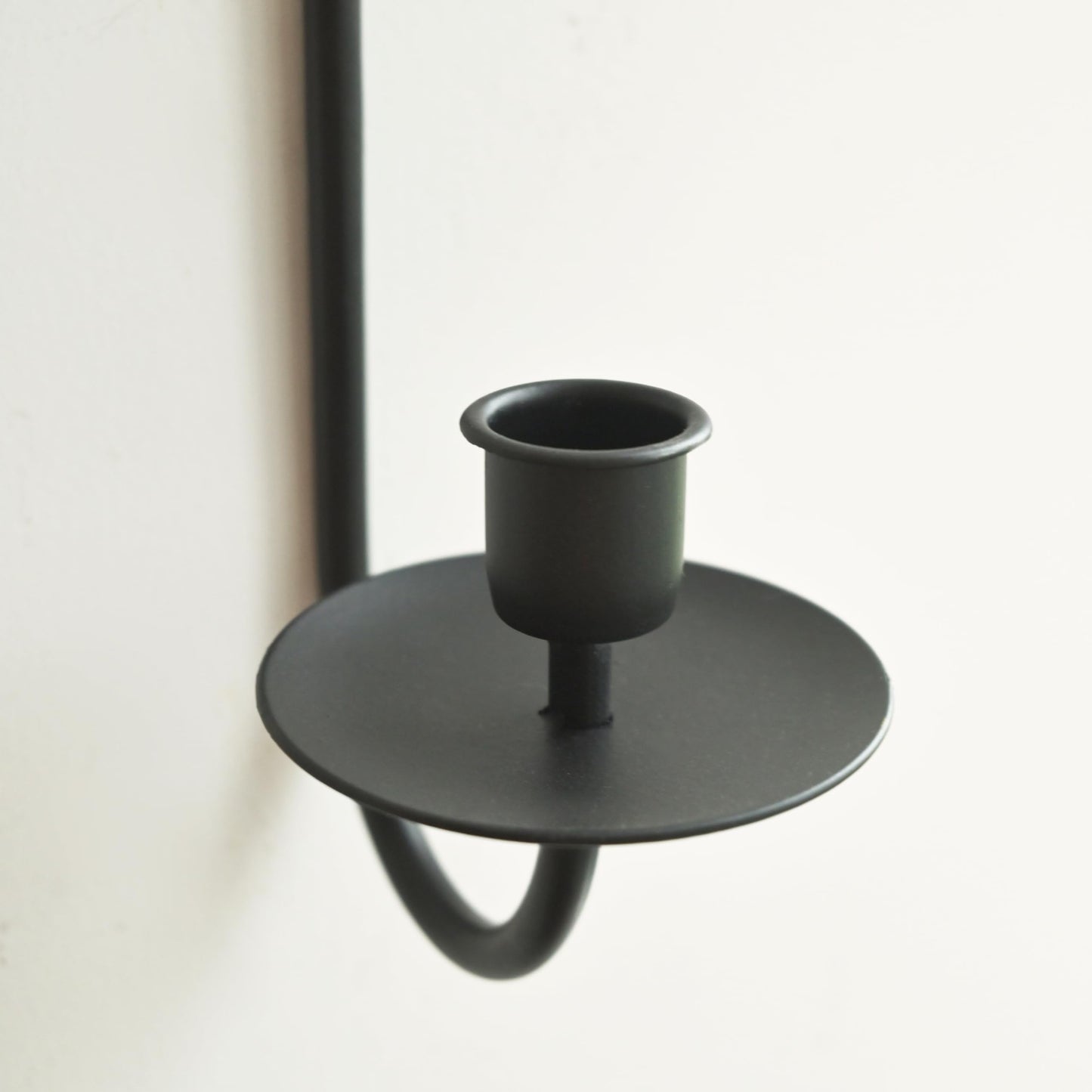 Remenna Metal Wall Candle Sconce Holder Set of 2 Wall Mount Candle Holders Modern Wall Candle Sconces Hanging for Living Room Farmhouse Fireplace Wedding 16.5"×5"×3" (Black)